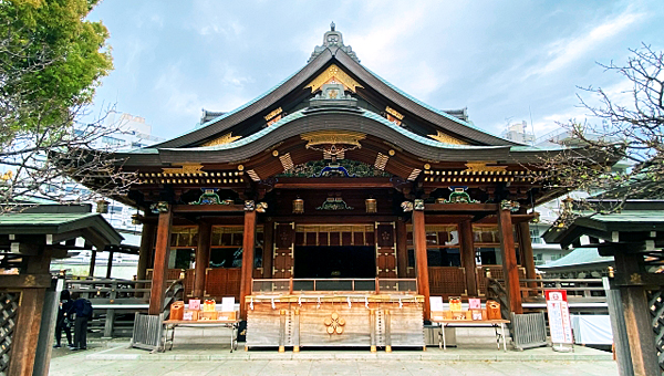 主要な天満・天神系神社である湯島天神も神紋はウメの紋章